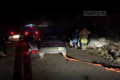 Под Шахтами на встречке столкнулись два ВАЗа: пять пострадавших