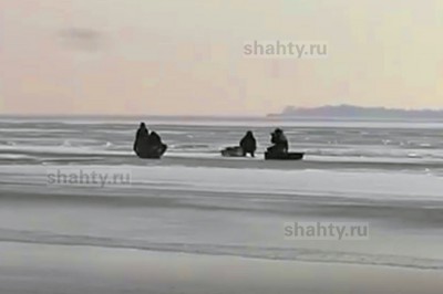 Оторвалась льдина с рыбаками в Ростовской области: видео спасения