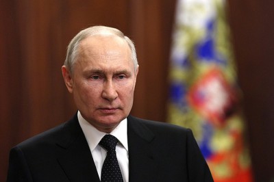 Путин разрешил задерживать на 30 суток при военном положении