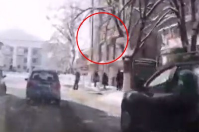 В г. Шахты сосульки падают на головы горожан [Видео]