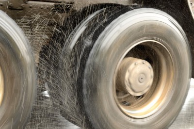 КАМАЗ раздавил пешехода, регулировавшего выезд грузовика со стоянки в Батайске