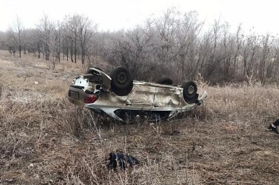 Опрокинулся Volkswagen на трассе: в ДТП погибла 26-летняя девушка
