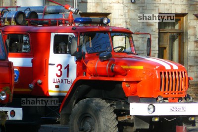 В Шахтах спасли человека из загоревшейся квартиры на Артеме