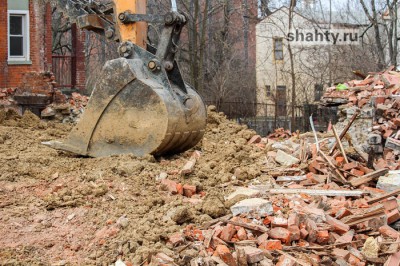 В Шахтах демонтируют торговый павильон и ограждение