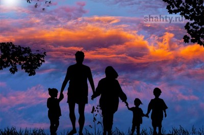 В Шахтах можно бесплатно одеться и обуться — работает склад одежды и обуви