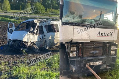 Погиб водитель микроавтобуса Ford Transit, не пропустив на трассе фуру Renault Magnum