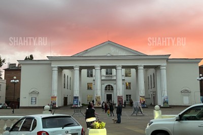 В Шахтах починят крышу театра за 12 млн