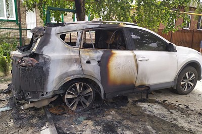 В г. Шахты сожгли Toyota RAV4