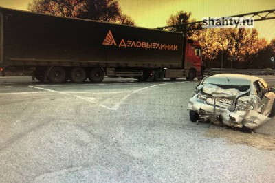 На трассе М-4 «Дон» фура протаранила Volkswagen Polo: пострадали двое