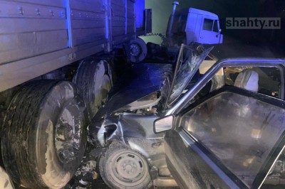 «Лада» столкнулась с «Газелью» и «Камазом» на трассе М-4: трое пострадали