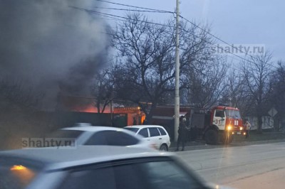 Дым в центре г. Шахты: сгорел дом на Карла Маркса между Ионова и Звездной