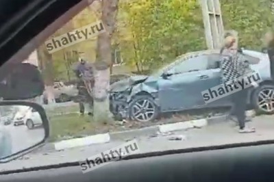 ДТП в Шахтах на проспекте Победа Революции: столкнулись иномарки