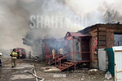 Работник хотел сжечь мусор и спалил магазин в Ростовской области