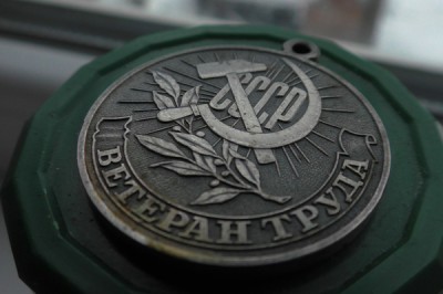 11 жителей г. Шахты стали «Ветеранами труда»