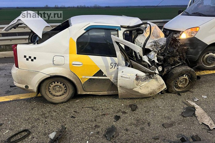 Тройное ДТП на трассе М-4 «Дон»: пострадали пассажиры микроавтобуса Ford Transit