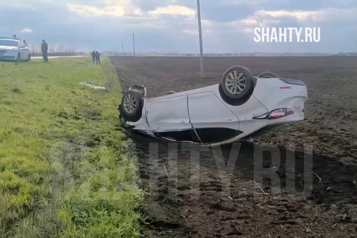 Погиб водитель в Ростовской области: перевернулась Hyundai Elantra на дороге