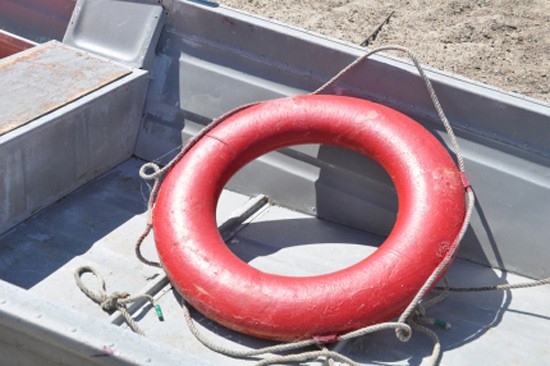 Спасли рыбака, пропавшего на резиновой лодке на водохранилище в Ростовской области