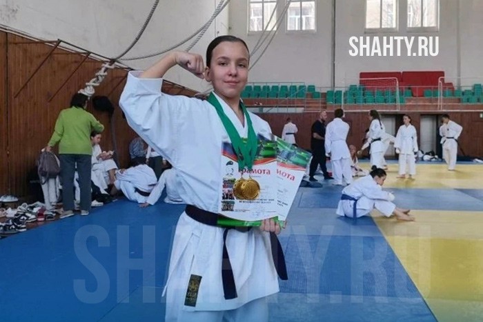 Каратистка из г. Шахты завоевала два первых места в Майкопе
