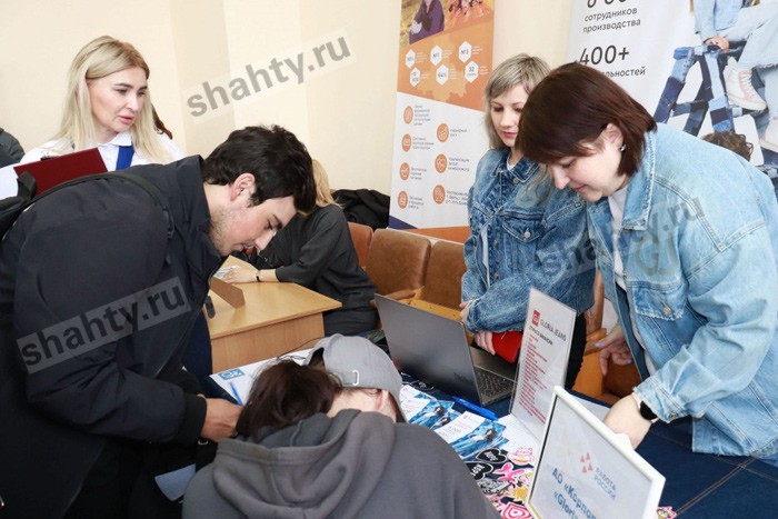 В Шахтах на 758 потенциальных работников предоставили 721 вакансию в ЦЗН