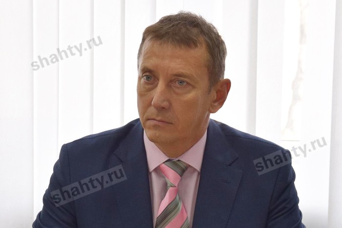 В Шахтах уволился первый замглавы администрации, обещавший парковку на ул. Шевченко