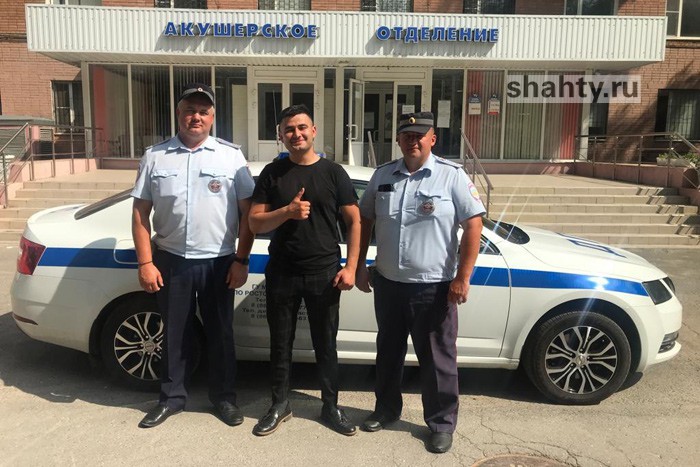 Инспекторы ДПС помогли беременной добраться до роддома: вскоре родился мальчик