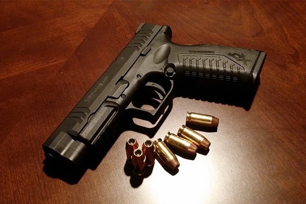 Полицейский потерял пистолет — погиб подросток