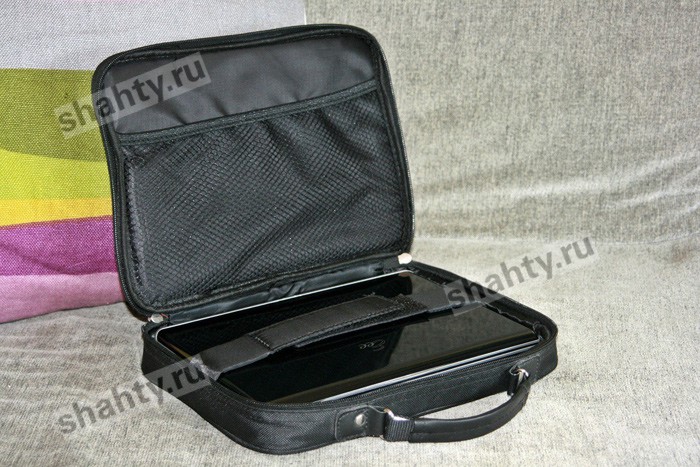 Воришка в Шахтах украл сумку, лежавшую на парапете: ущерб 170 тысяч рублей