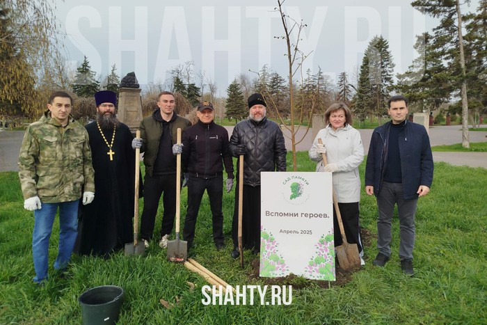 В г. Шахты высадили за день 600 деревьев и кустарников