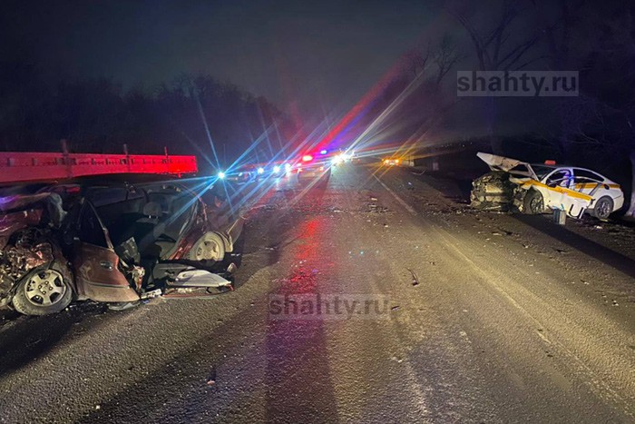 Погиб водитель, четверо ранены: ДТП с участием такси под Ростовом