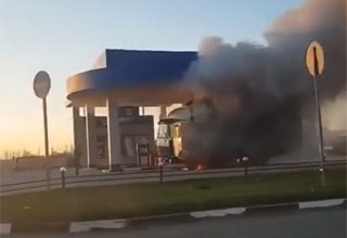 Загорелась фура на АЗС в Ростовской области [Видео]