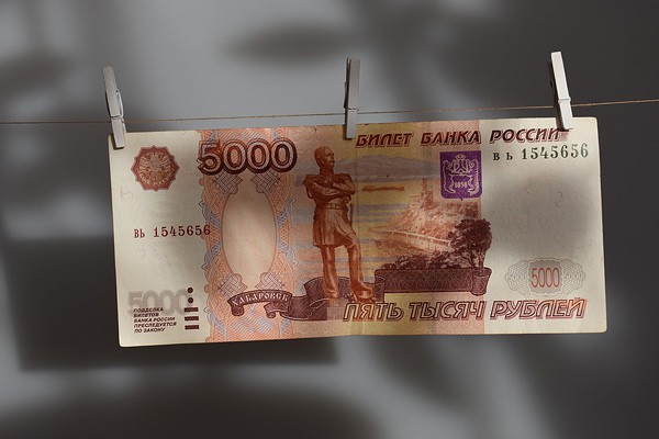 Как распознать фальшивую купюру и не сесть на 15 лет — советы жителям г. Шахты