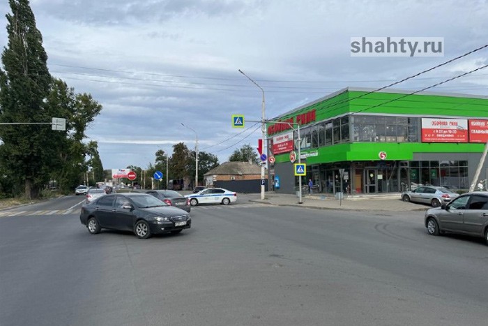 На Комиссаровском в Шахтах сбили женщину