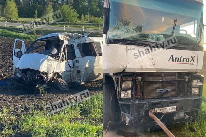 Погиб водитель микроавтобуса Ford Transit, не пропустив на трассе фуру Renault Magnum