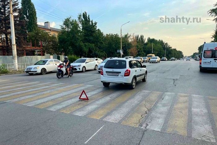 В Шахтах сбили девушку на пешеходном переходе на проспекте Ленинского Комсомола