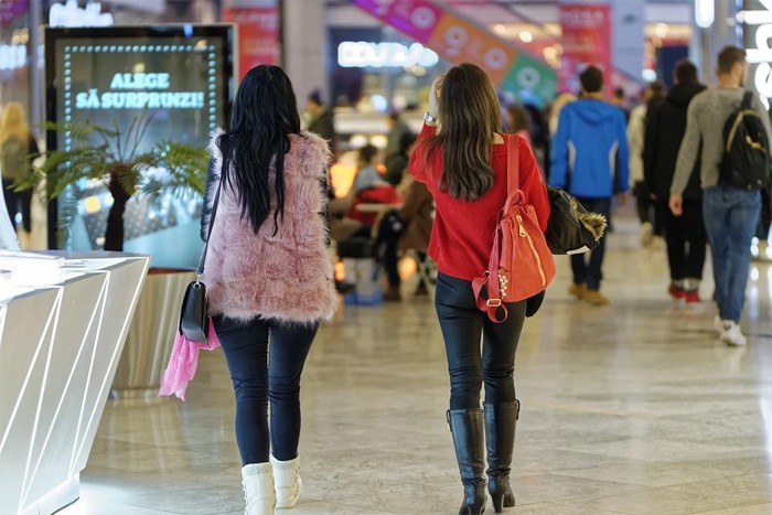 Детям без родителей запретят посещать торговые центры