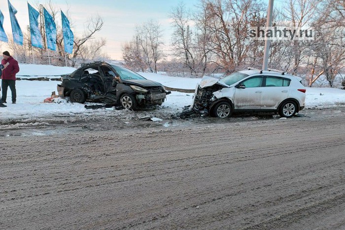 У моста Каменоломни — Шахты столкнулись Kia Sportage и Hyundai Solaris: в ДТП пострадали двое