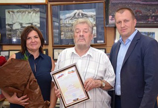 В г. Шахты поздравили художника Владимира Дикого с 80-летним юбилеем [Фото]