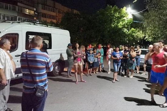 Запах газа напугал жителей г. Шахты на Хабарова — причиной стал автомобильный газовый баллон