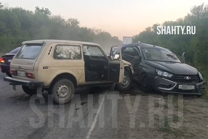 Погибла пассажирка: массовое ДТП на дороге Новочеркасск — Каменоломни