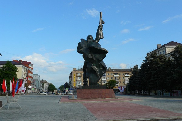 В Шахтах переложат плитку на площади Солдата / 40-летия Победы