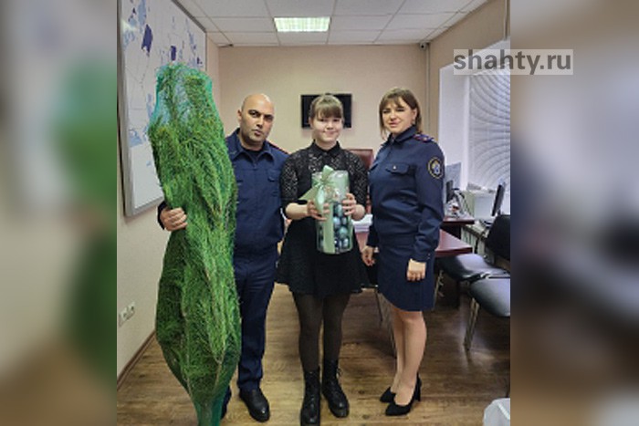 В Шахтах нашли пропавшую 14-летнюю школьницу — ее поздравил руководитель следственного отдела Александр Мелкумян