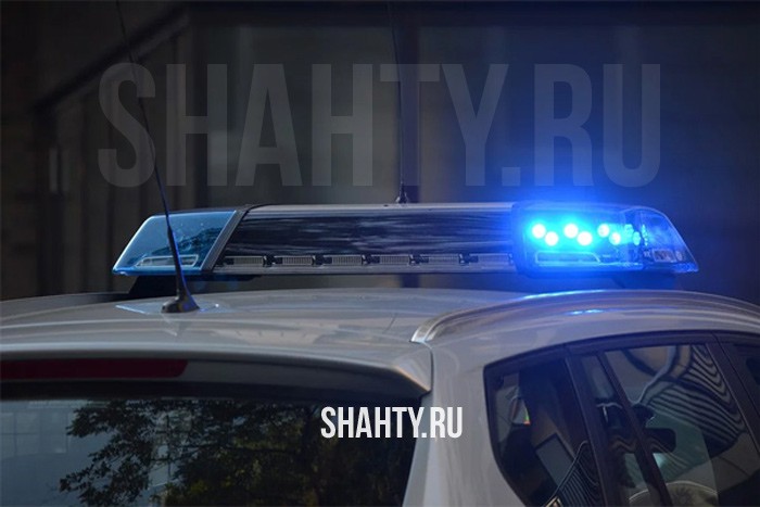 В Шахтах двое нашли карту и расплатились: оперативники их задержали