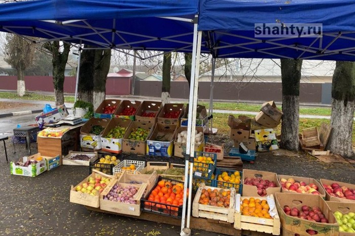 В Шахтах разогнали уличных торговцев фруктами и овощами