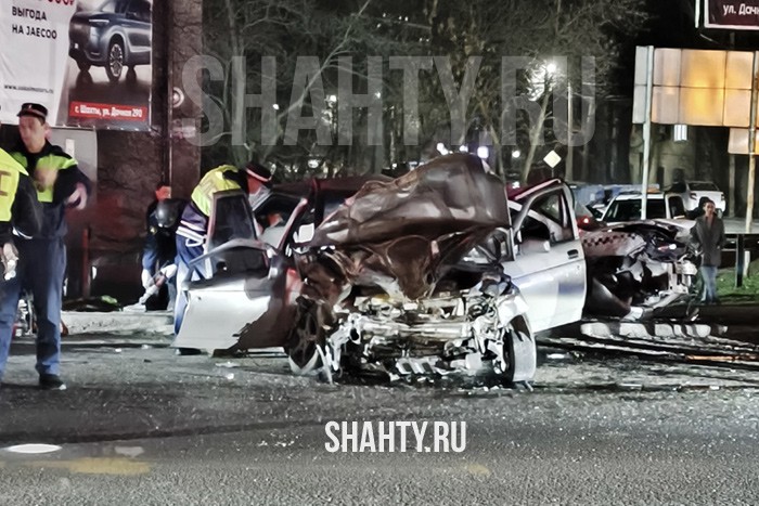 В Шахтах пострадали четыре человека в ДТП на улице Маяковского