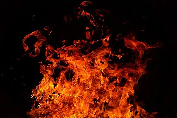 Сгорел комбайн в Ростовской области