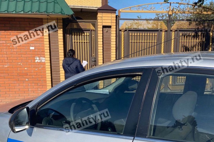 В Шахтах приставы приехали к 14 должникам: наложен арест на транспорт