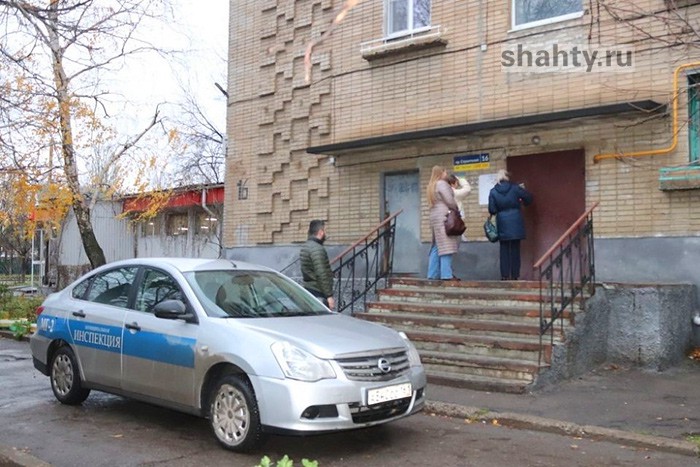 В Шахтах напугали должников прибывшие приставы и налоговики
