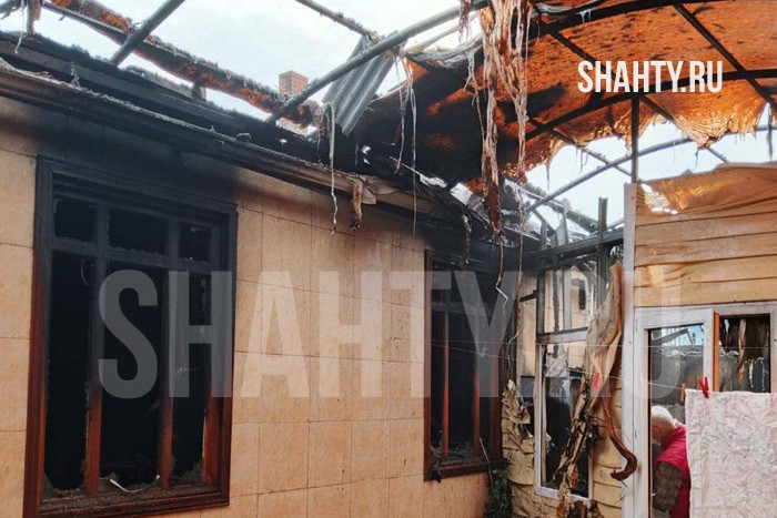 В г. Шахты из-за холодильника сгорел дом по улице Достоевского