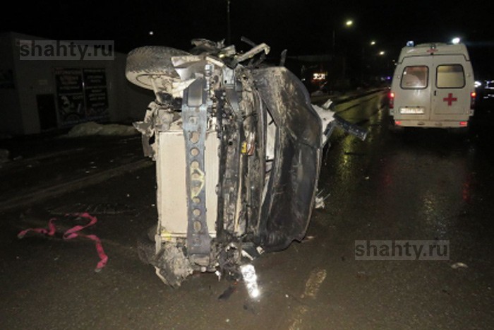 Разбились пять подростков на иномарке в Ростове: погиб 16-летний, четверо в больнице