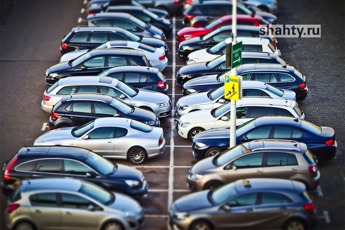 Житель г. Шахты украл из машины сумку с 230 тысячами рублей